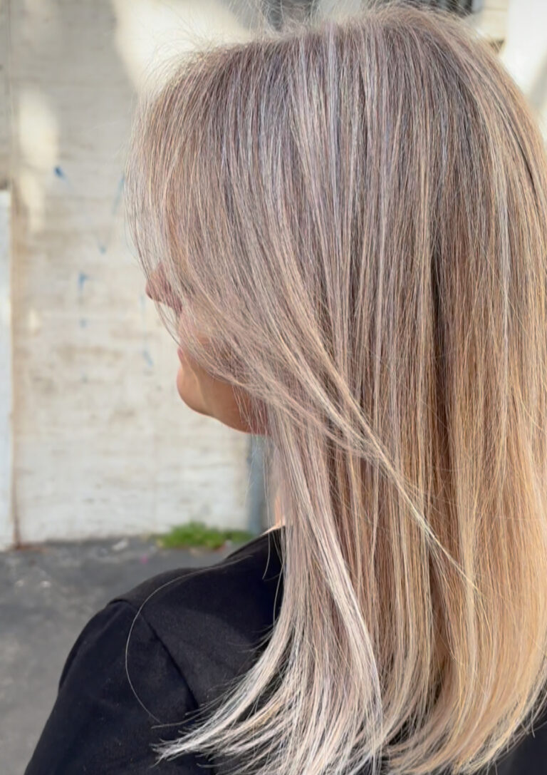 I capelli bianchi invecchiano?